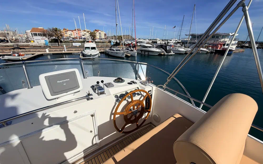 slider 5 Grand Banks 42 Classic