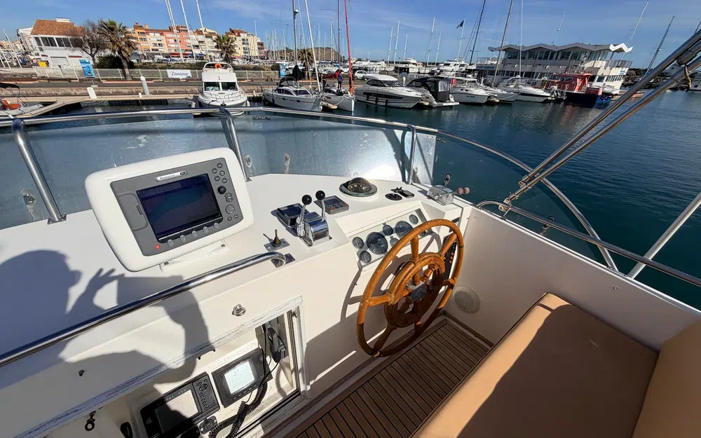 slider 6 Grand Banks 42 Classic