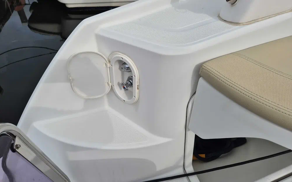 slider 9 Beneteau Monte Carlo 27