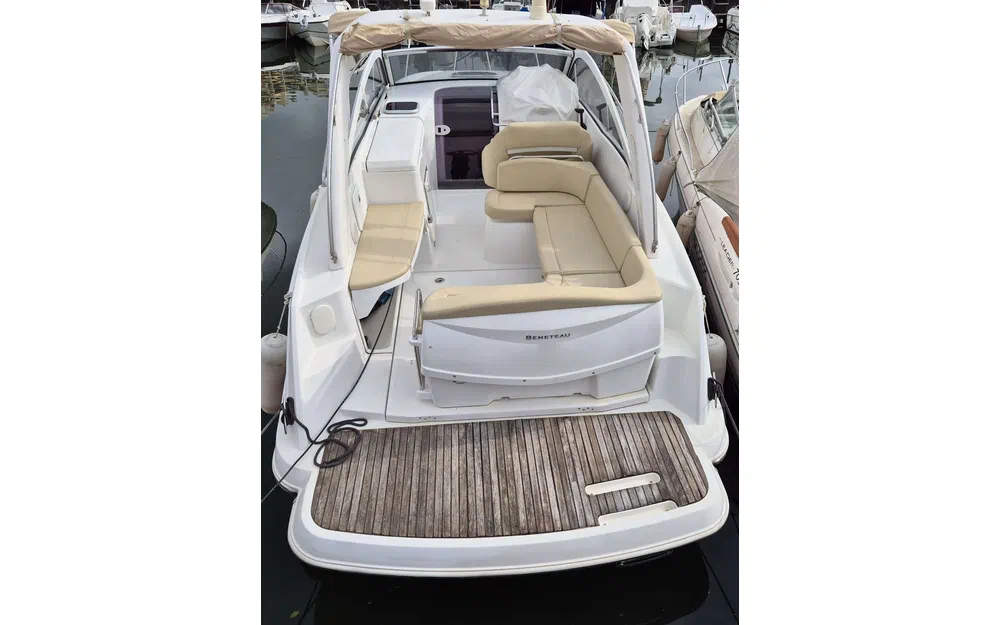 slider 3 Beneteau Monte Carlo 27