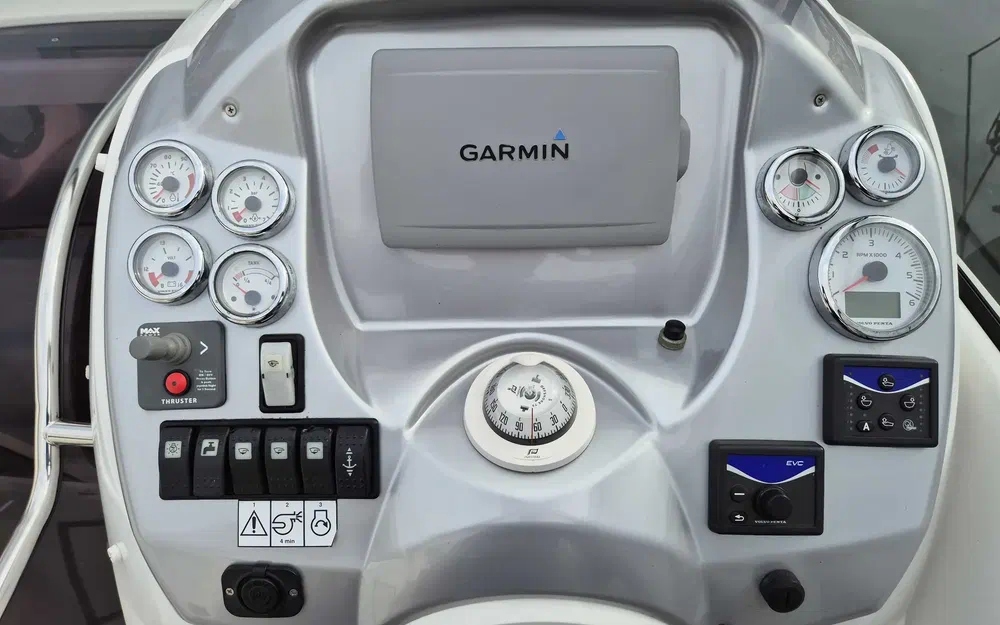 slider 4 Beneteau Monte Carlo 27