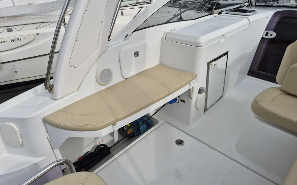 slider 5 Beneteau Monte Carlo 27