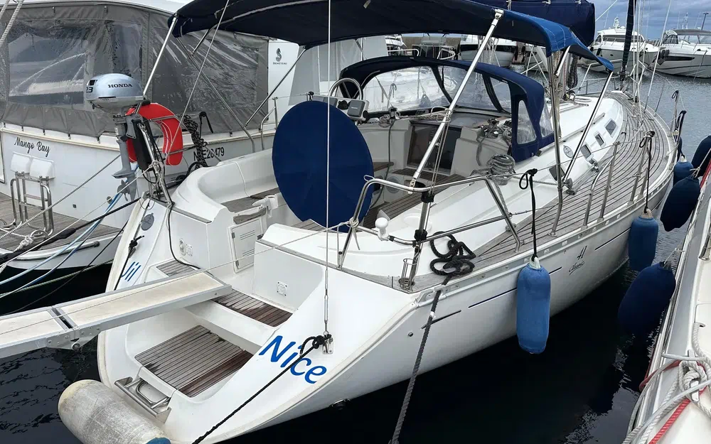 slider 11 Dufour 41 Classic