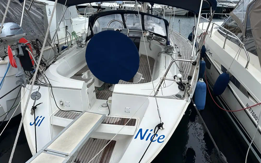 slider 1 Dufour 41 Classic