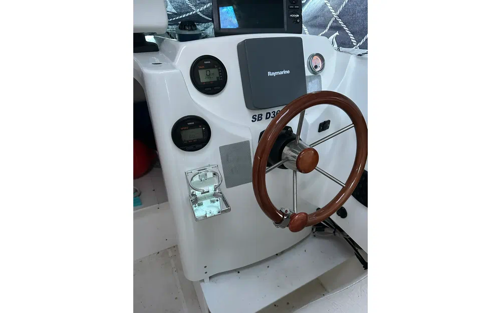 slider 18 Beneteau Antares 620 Fishing