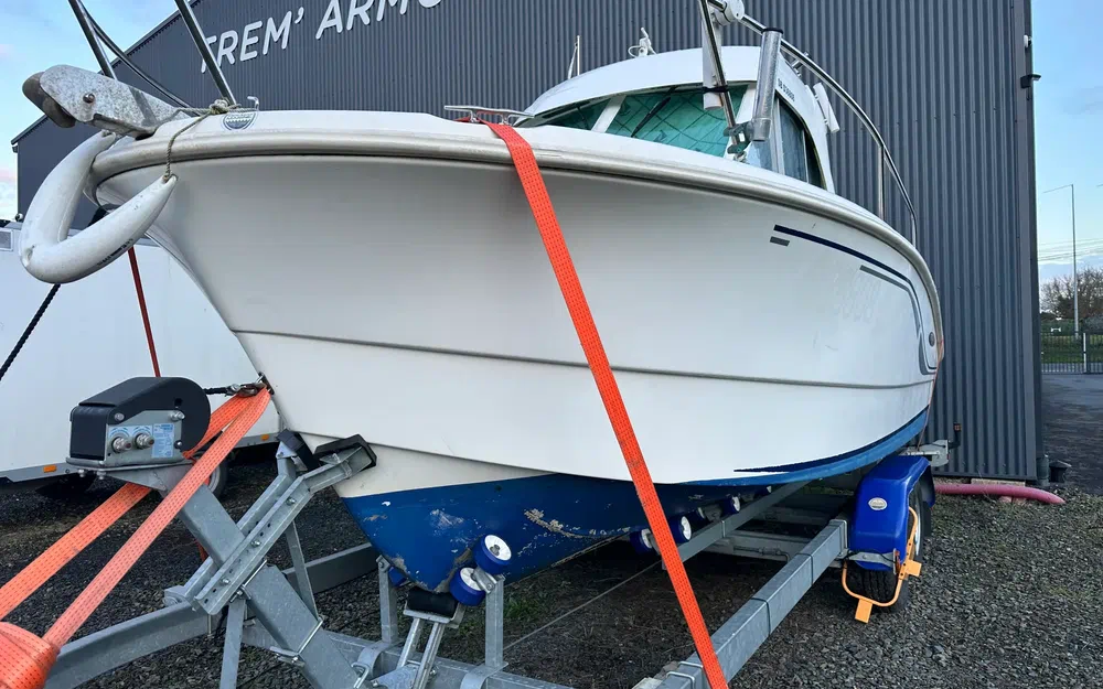 slider 3 Beneteau Antares 620 Fishing