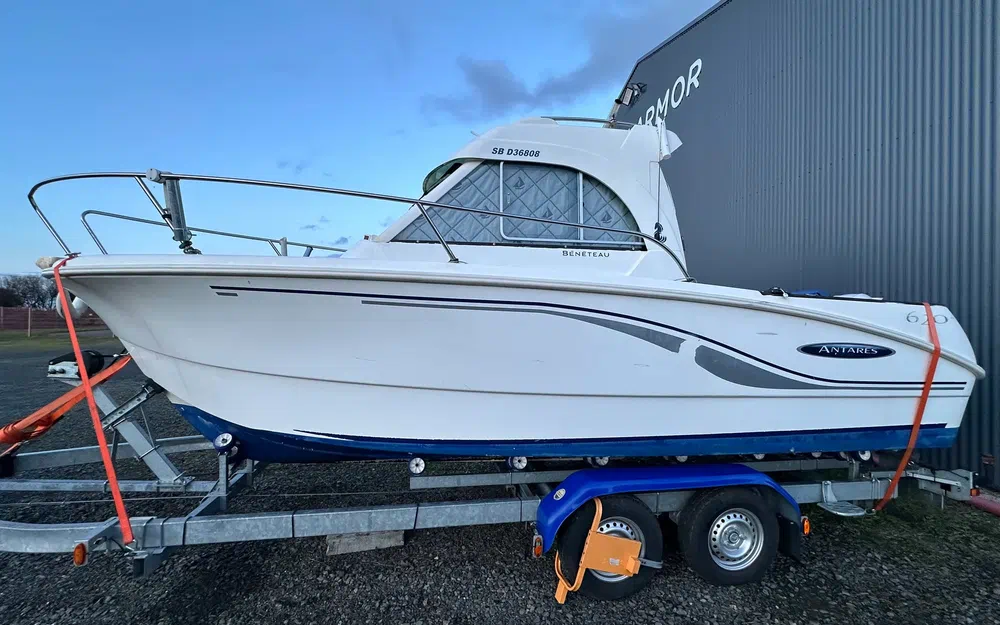 slider 1 Beneteau Antares 620 Fishing