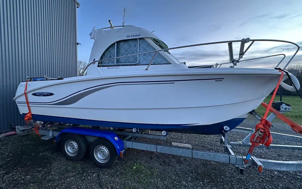 slider 2 Beneteau Antares 620 Fishing