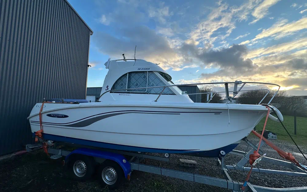 slider 0 Beneteau Antares 620 Fishing
