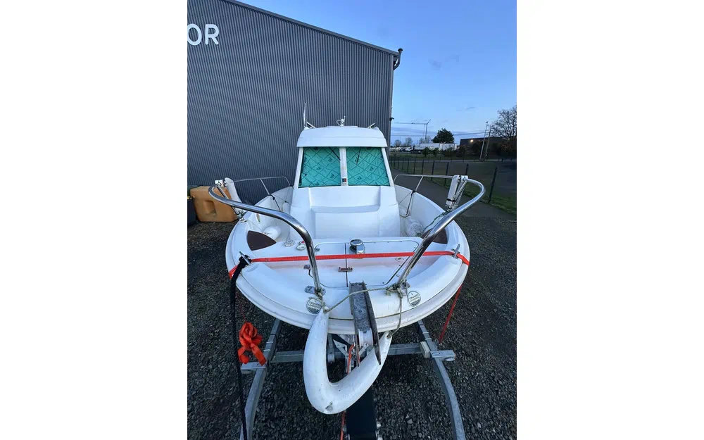 slider 4 Beneteau Antares 620 Fishing