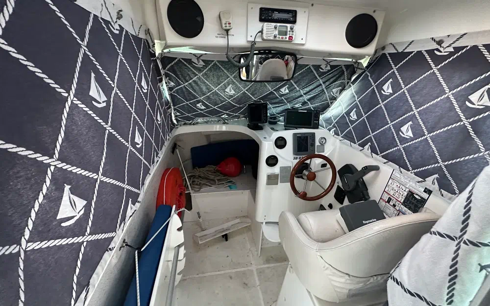 slider 11 Beneteau Antares 620 Fishing