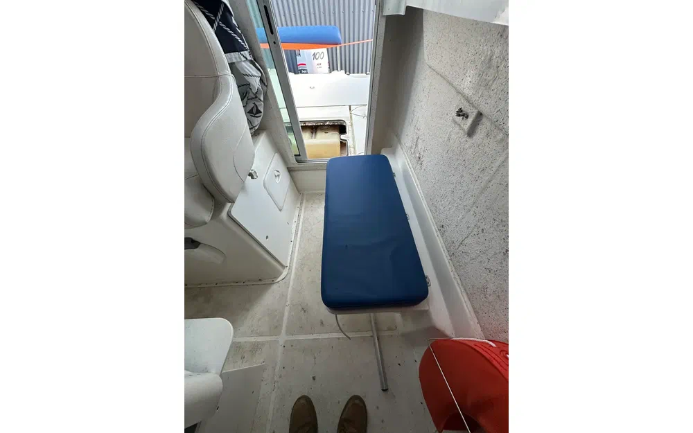 slider 13 Beneteau Antares 620 Fishing