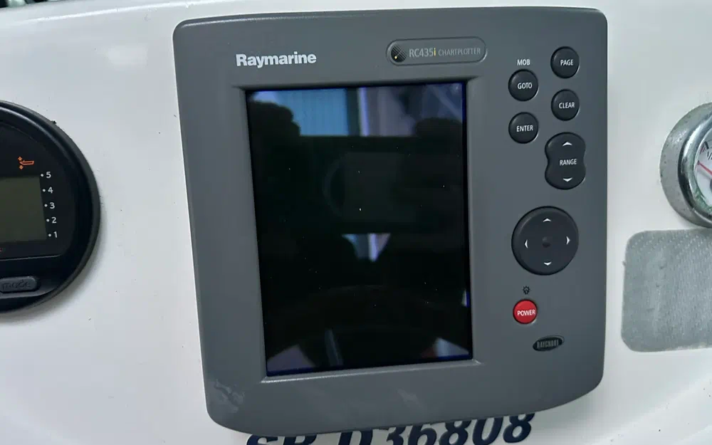 slider 15 Beneteau Antares 620 Fishing