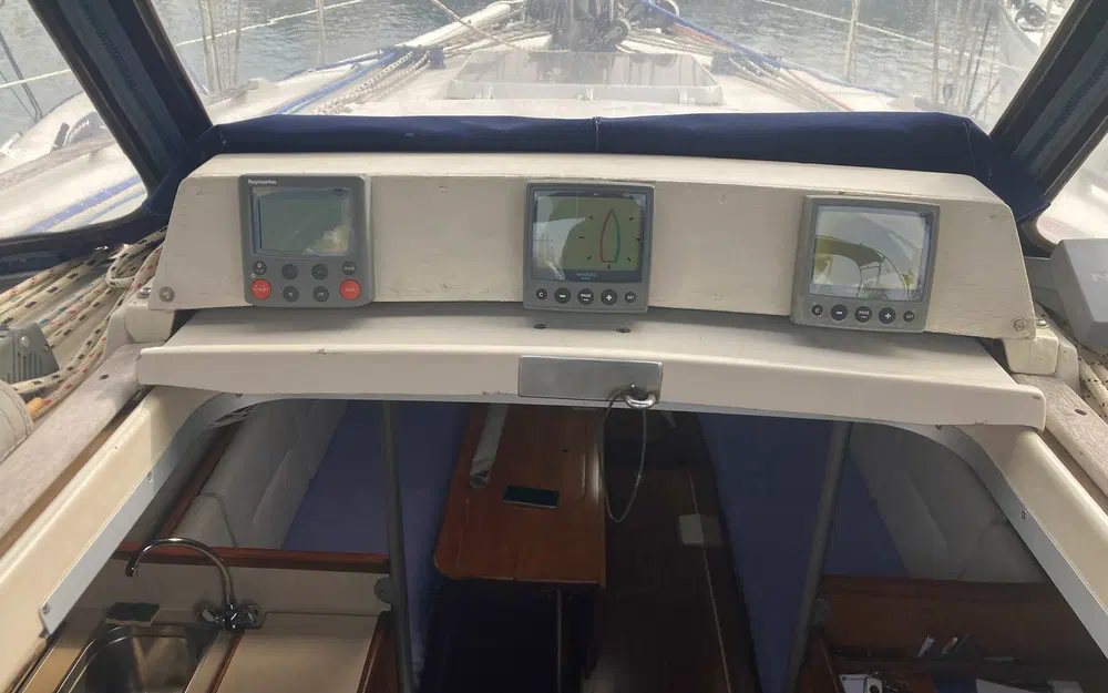 slider 11 Beneteau First 35