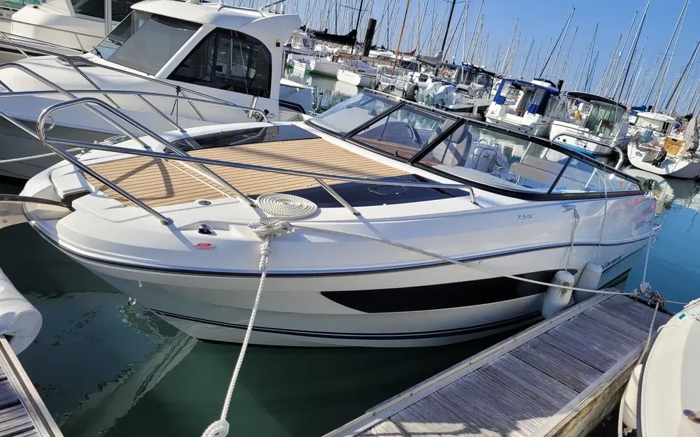 slider 0 Jeanneau Cap Camarat 7.5 DC Serie 2