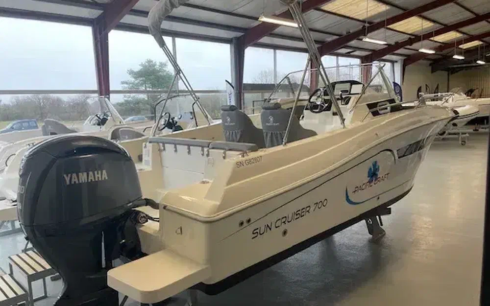 slider 0 Pacific Craft 700 SC