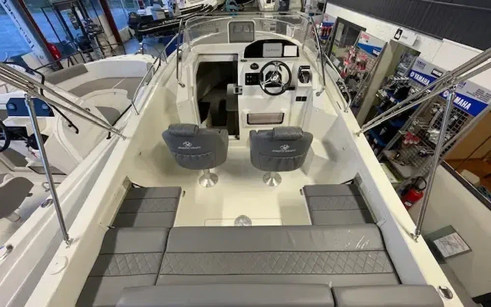 slider 2 Pacific Craft 700 SC