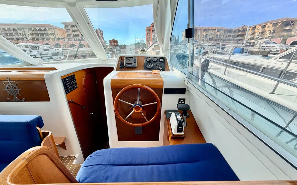 slider 4 Beneteau Antares Serie 9