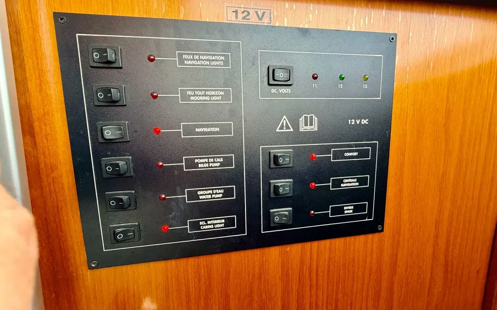 slider 11 Beneteau Antares Serie 9