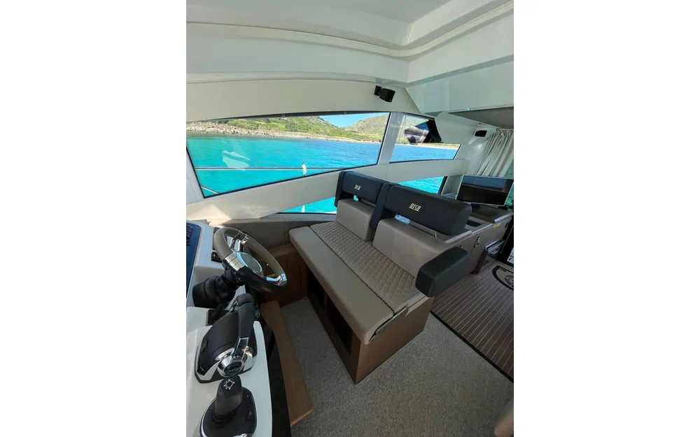 slider 1 Beneteau Gran Turismo 50