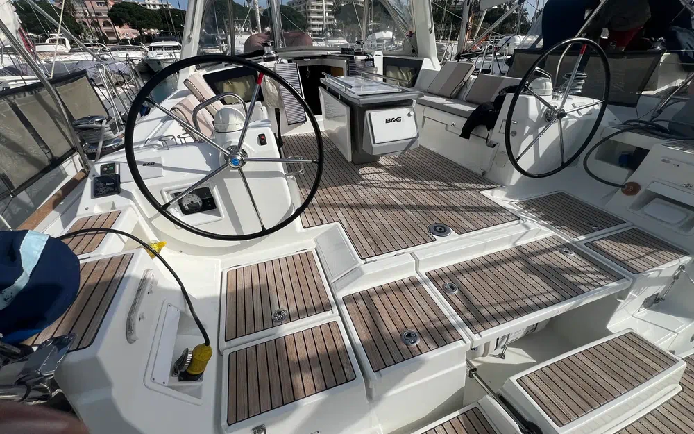 slider 2 Beneteau Oceanis 45