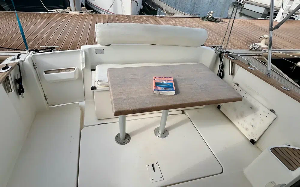 slider 34 Beneteau Antares 7.60