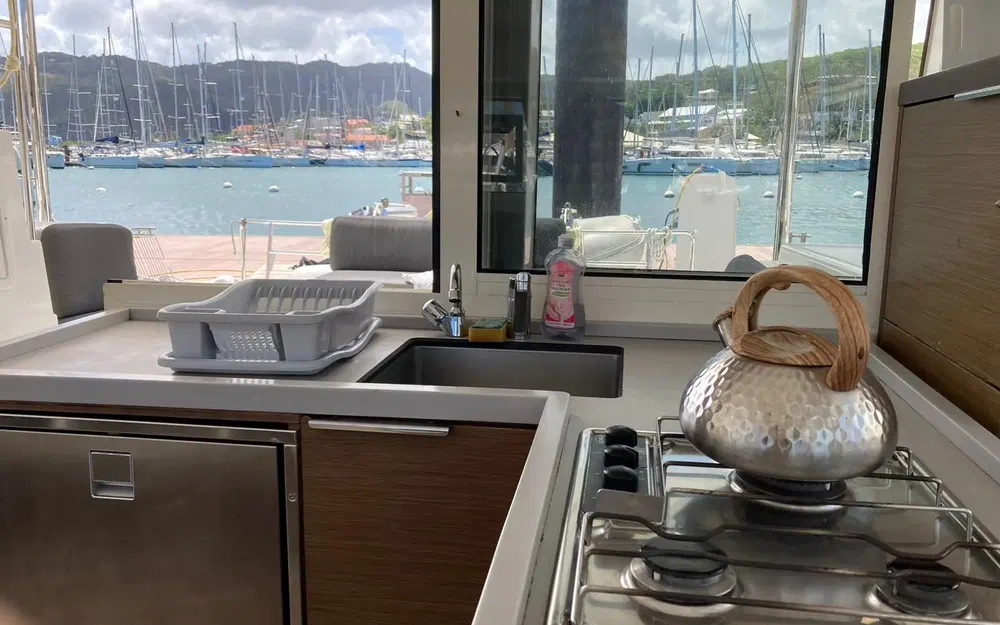 slider 12 Lagoon 40