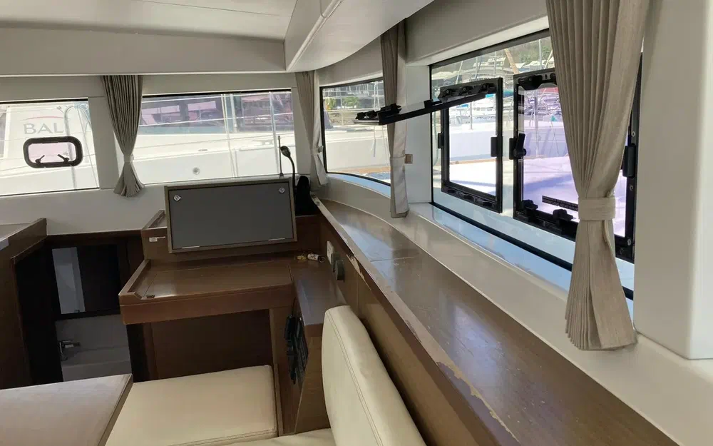 slider 14 Lagoon 40