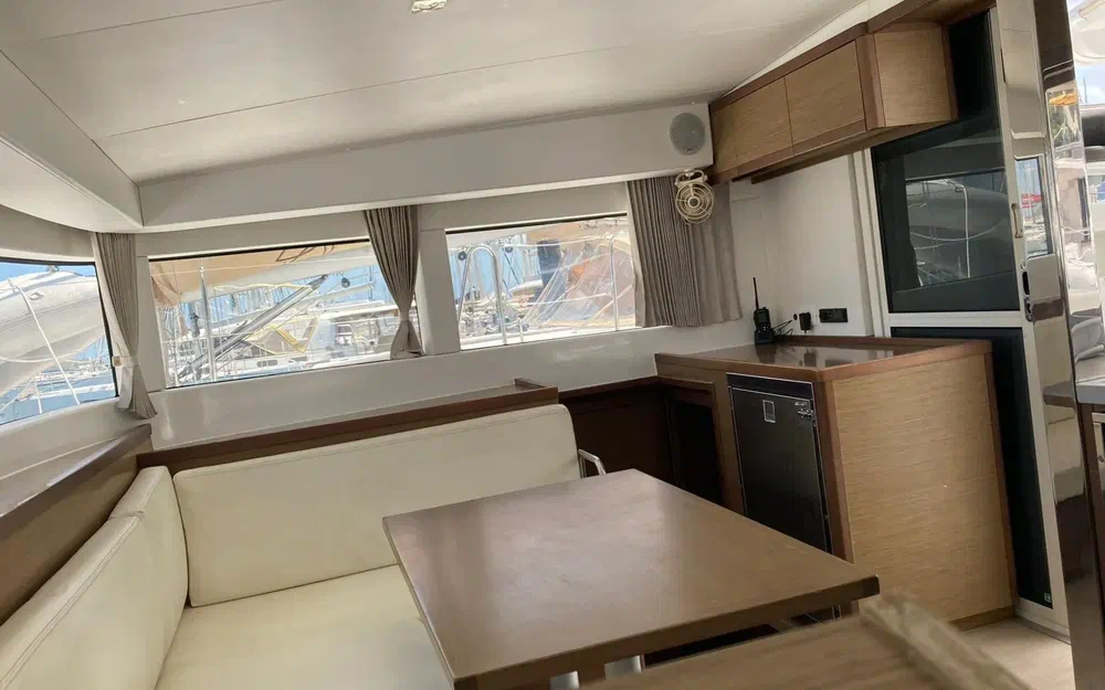 slider 17 Lagoon 40