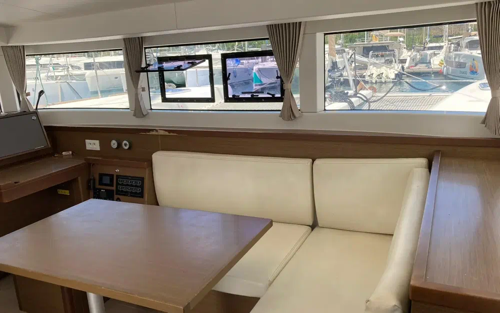 slider 18 Lagoon 40