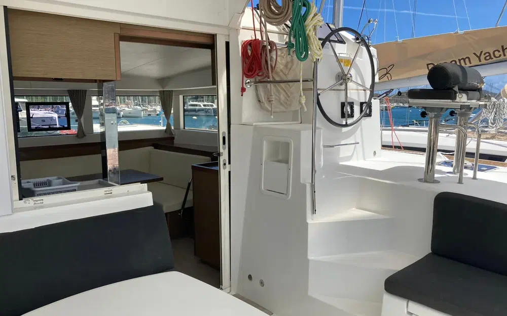 slider 21 Lagoon 40