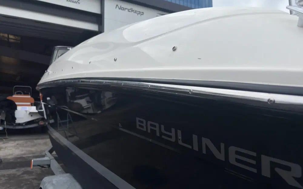 slider 9 Bayliner E6