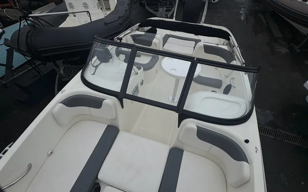 slider 2 Bayliner E6