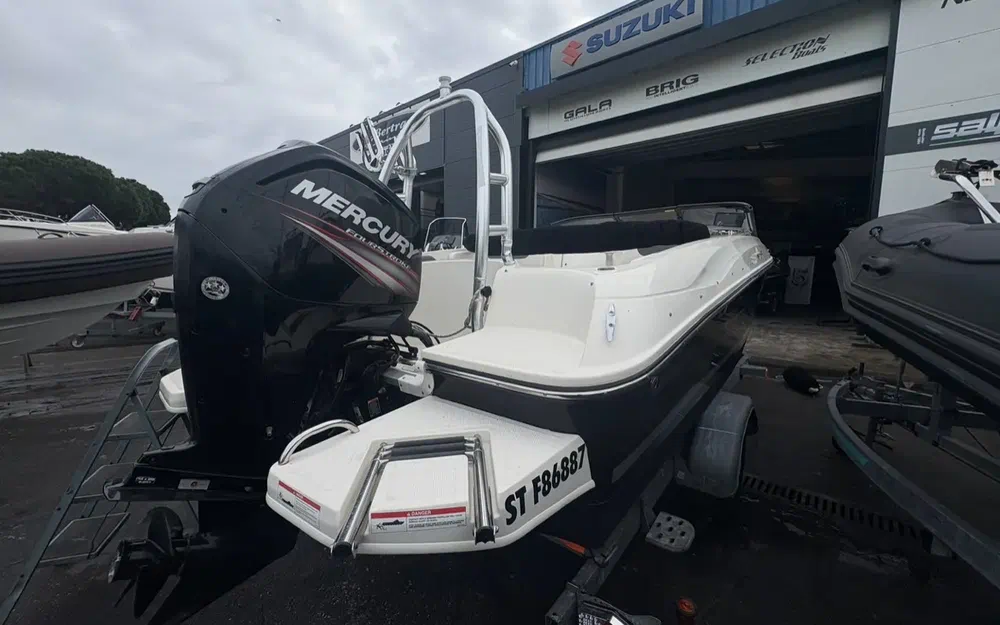 slider 8 Bayliner E6