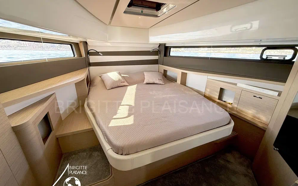 slider 9 Jeanneau DB 37