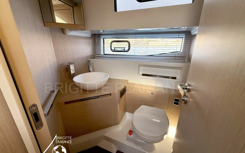 slider 10 Jeanneau DB 37