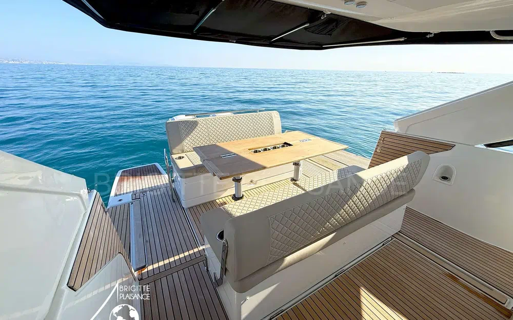 slider 6 Jeanneau DB 37