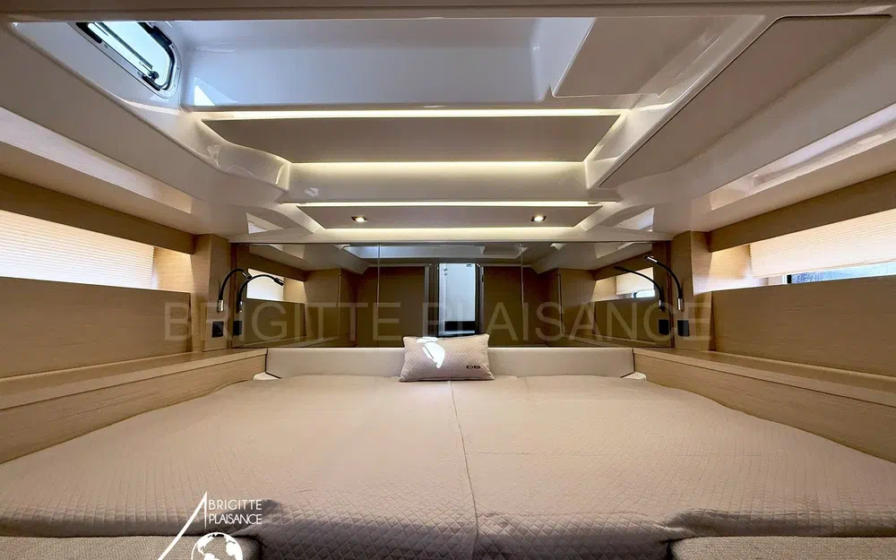 slider 8 Jeanneau DB 37