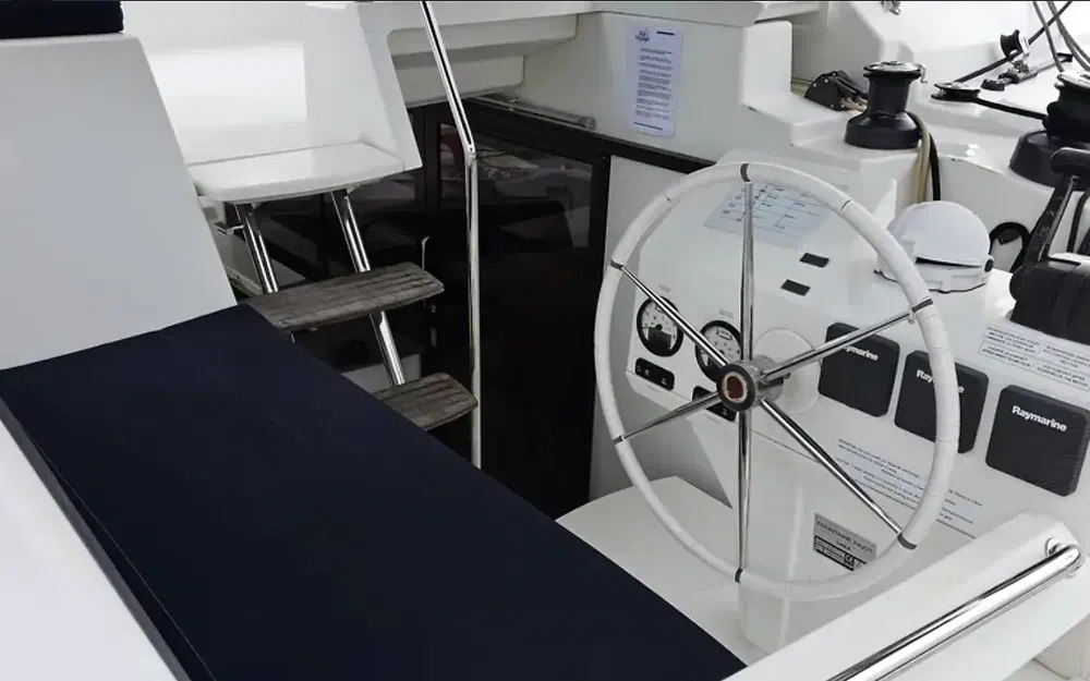 slider 10 Fountaine Pajot Saba 50