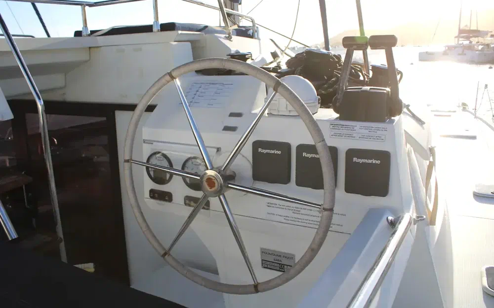 slider 11 Fountaine Pajot Saba 50