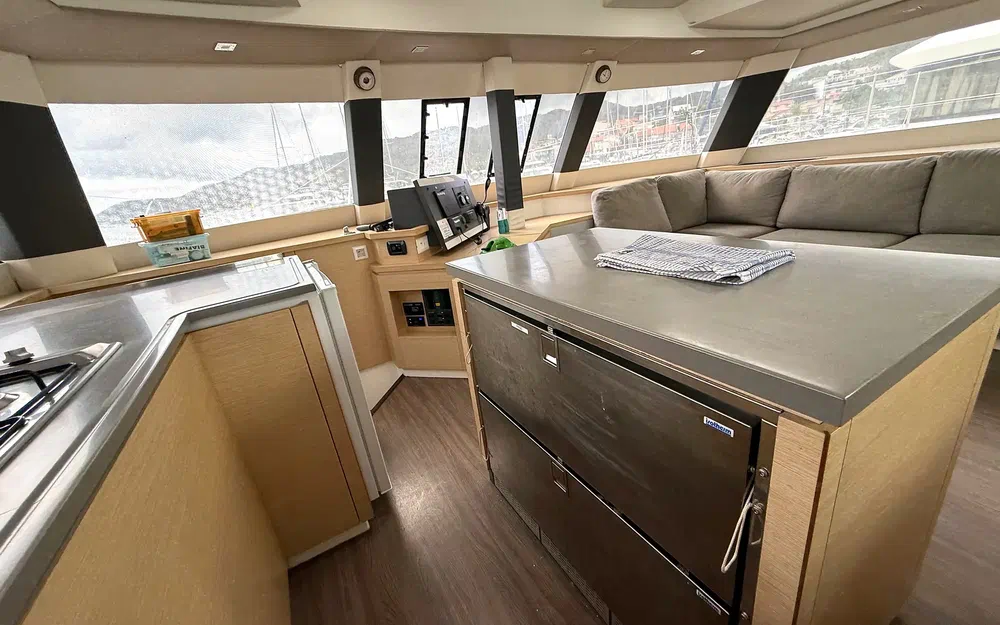 slider 13 Fountaine Pajot Saba 50