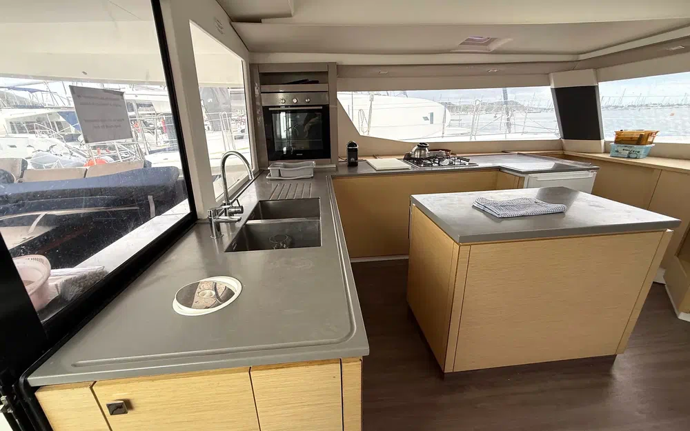 slider 16 Fountaine Pajot Saba 50