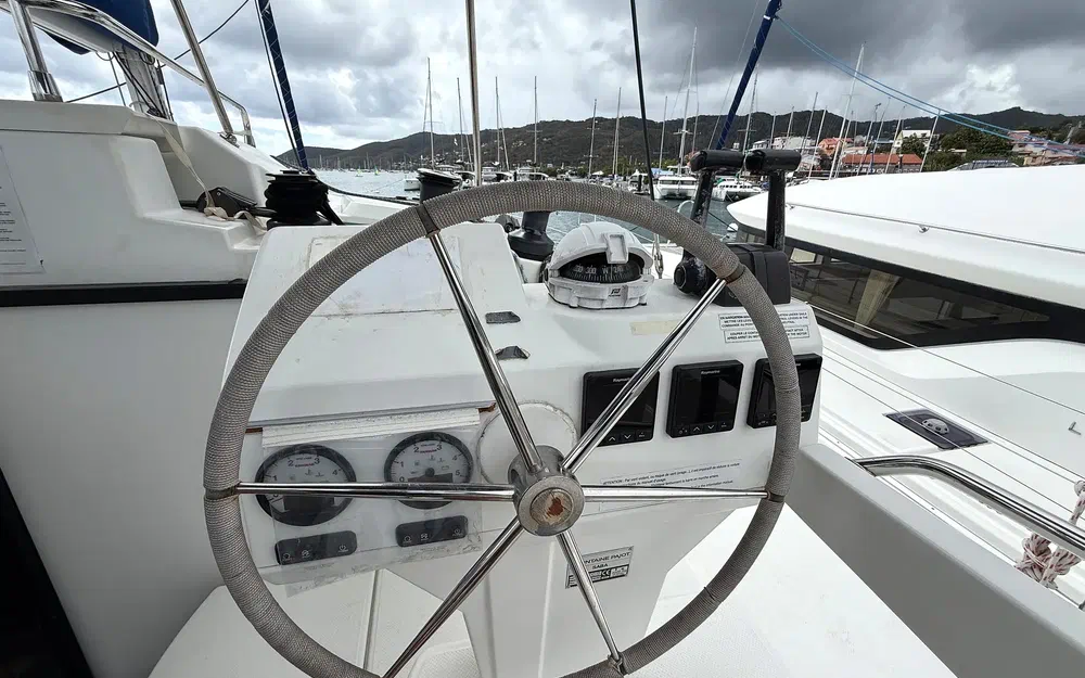 slider 18 Fountaine Pajot Saba 50
