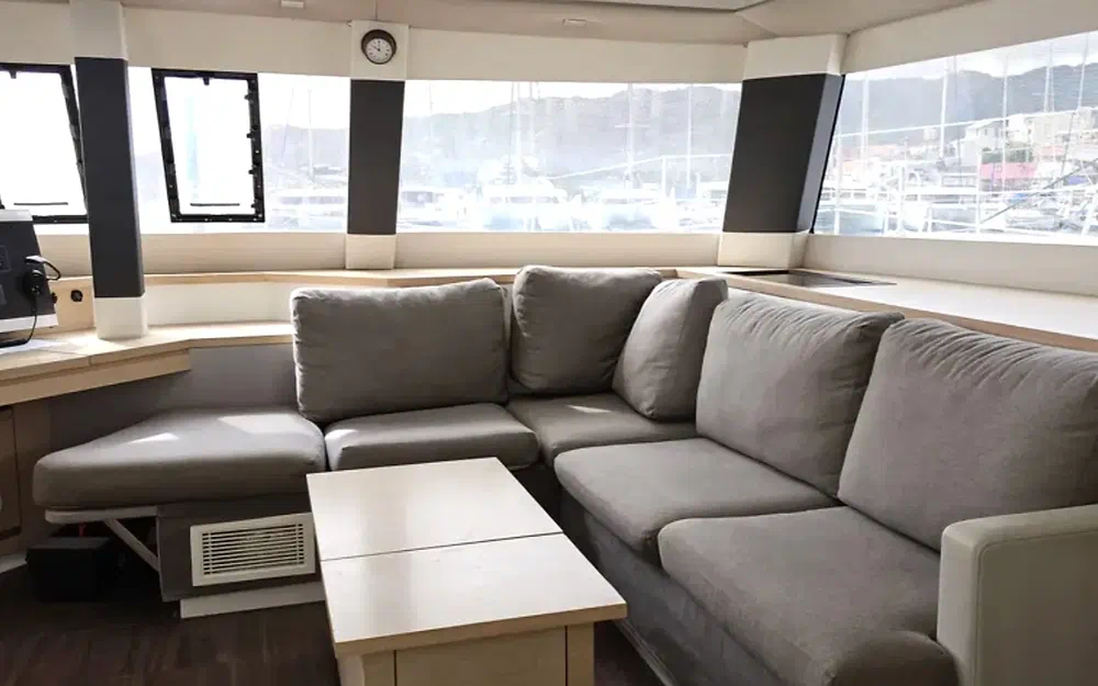 slider 1 Fountaine Pajot Saba 50