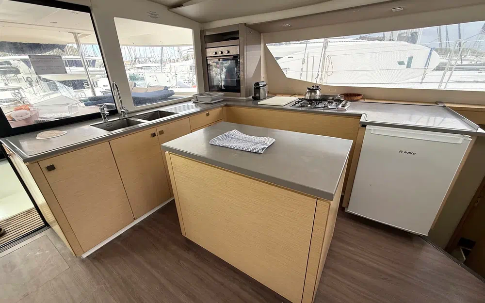 slider 21 Fountaine Pajot Saba 50