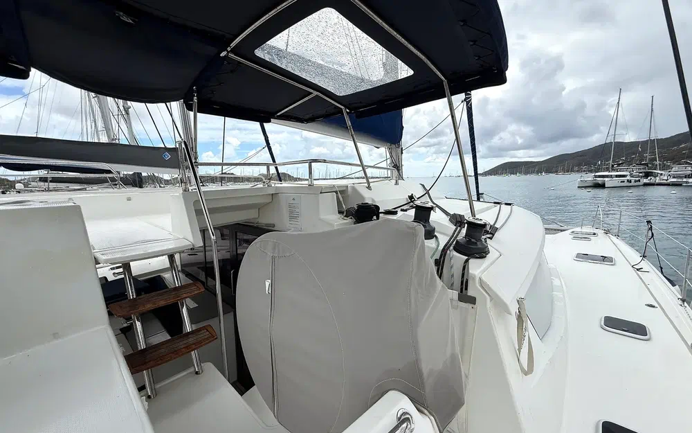 slider 28 Fountaine Pajot Saba 50
