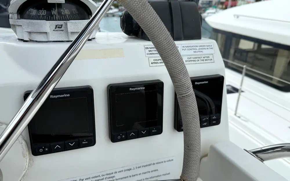 slider 30 Fountaine Pajot Saba 50