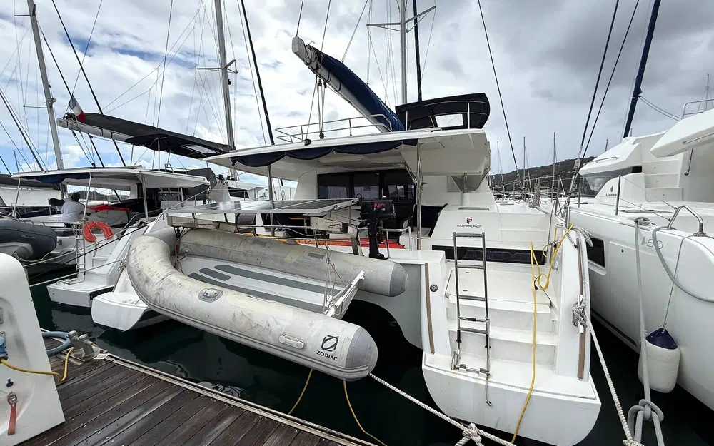slider 32 Fountaine Pajot Saba 50