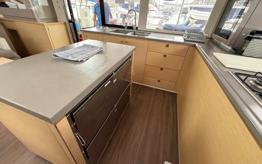 slider 33 Fountaine Pajot Saba 50
