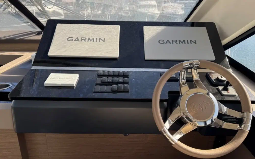 slider 9 Beneteau Monte Carlo 52